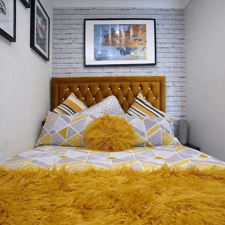1 Bedroom Apartment, Leeds Stunning & Cosy Find! Apartment