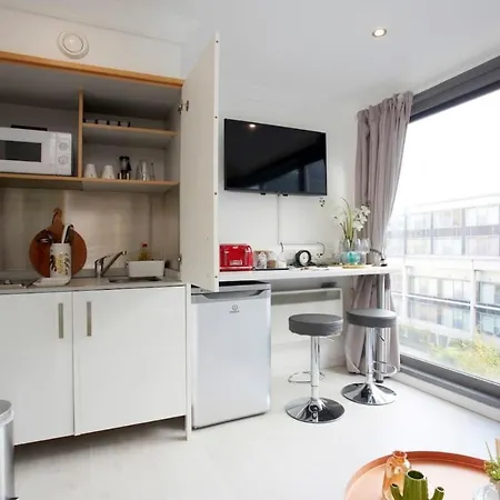 Apartment 1 Bedroom Apartment, Leeds Stunning & Cosy Find! *
