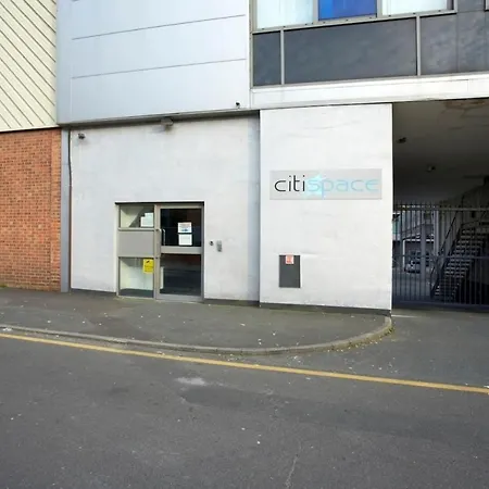 1 Bedroom Apartment, Leeds Stunning & Cosy Find!